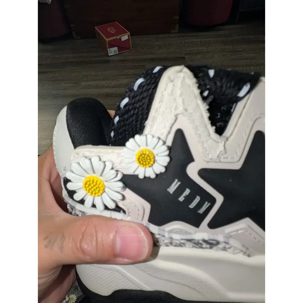 Kaalixto x MEDM Daisy Bread woman sneakers size 4